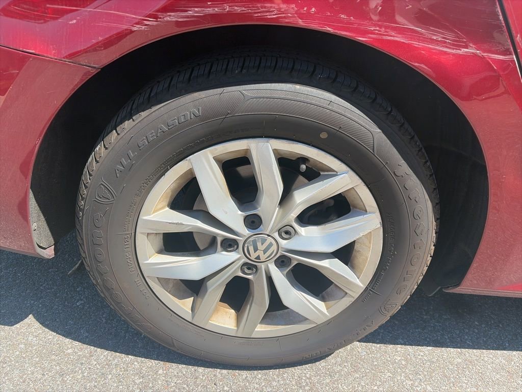 Used 2017 Volkswagen Passat 1.8T S image 10