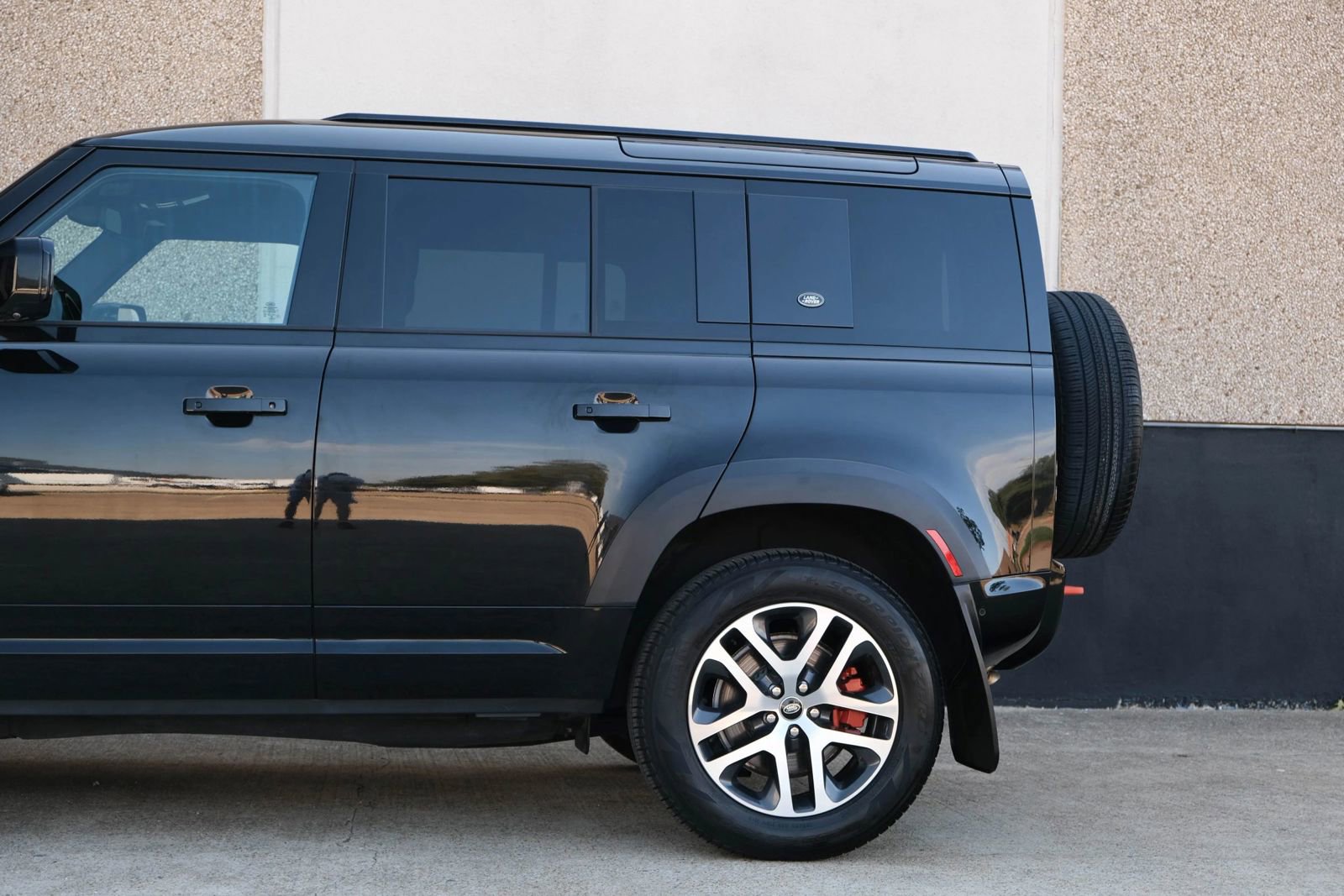 Used 2023 Land Rover Defender 110 X image 8