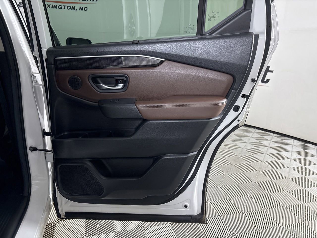 Used 2025 Honda Pilot Elite image 27
