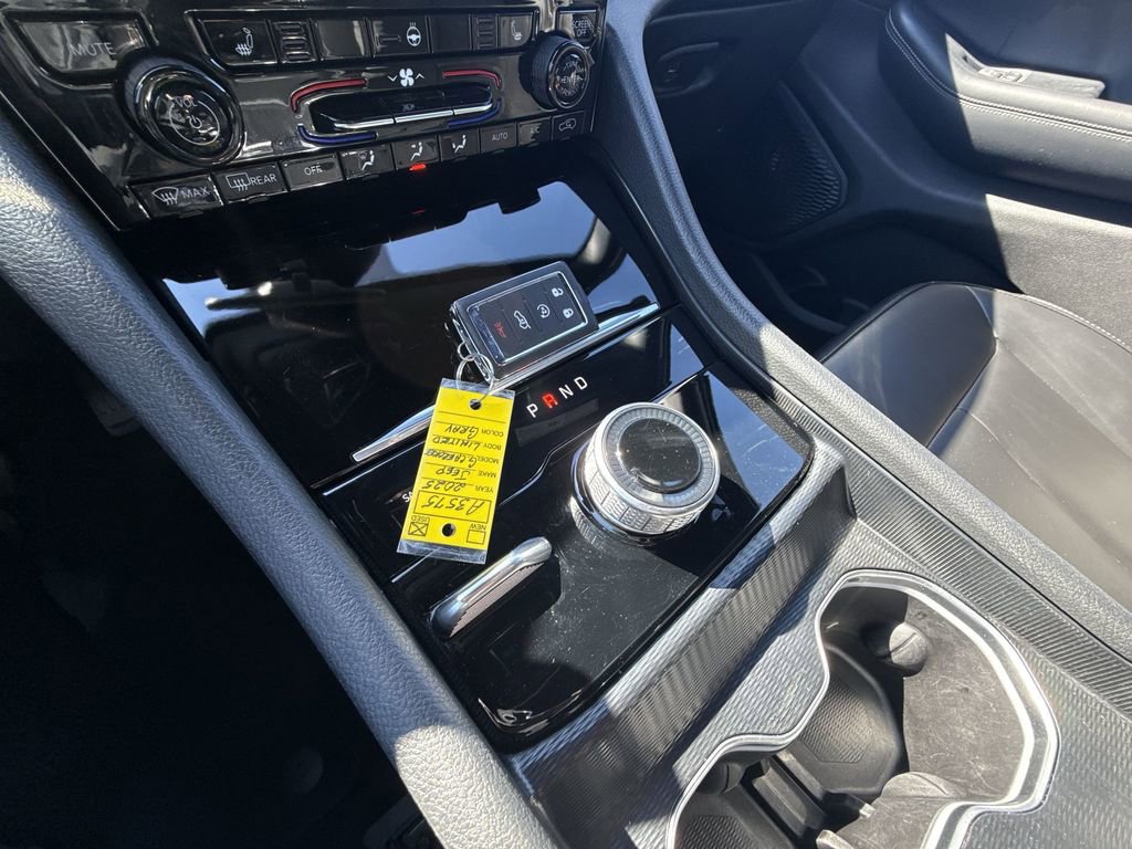 Used 2025 Jeep Grand Cherokee Limited image 22