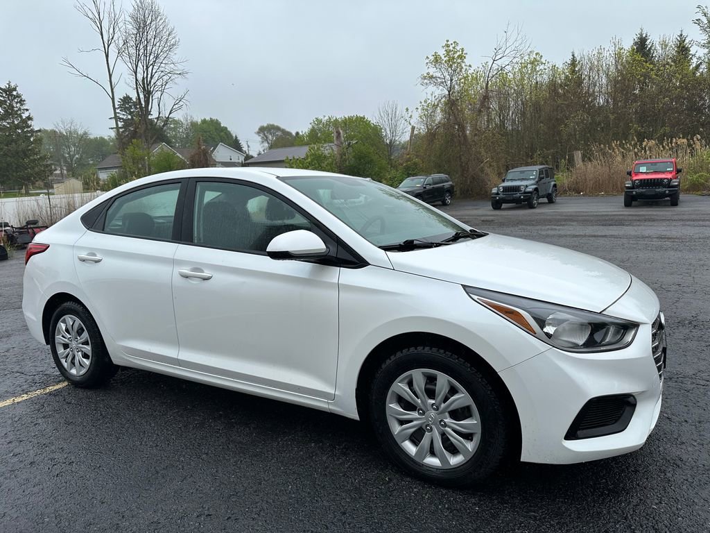 Used 2022 Hyundai Accent SE FWD image 1