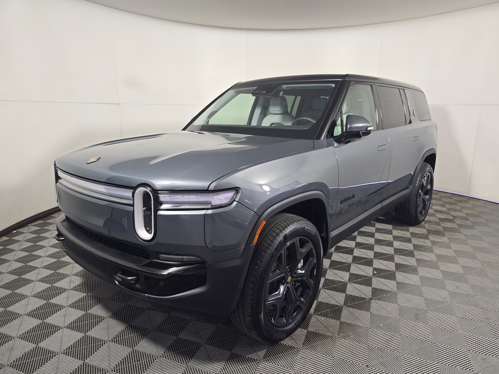 Used 2025 Rivian R1S Adventure