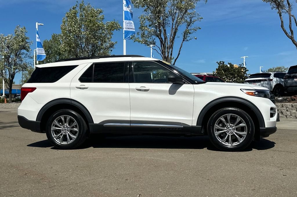Used 2023 Ford Explorer XLT w/ Equipment Group 202A image 3