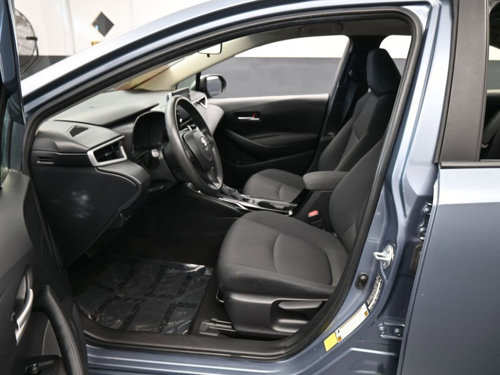 Used 2021 Toyota Corolla LE image 11