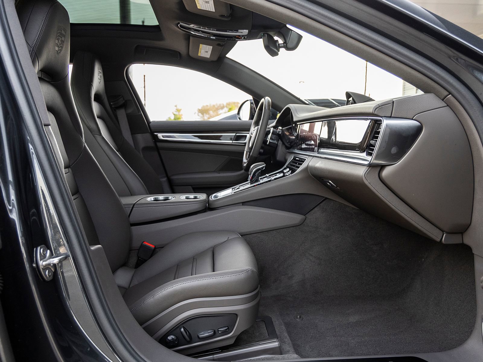 Certified 2023 Porsche Panamera Platinum Edition image 44