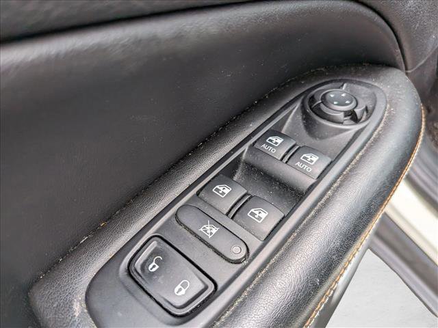 Used 2018 Jeep Compass Latitude w/ Popular Equipment Group FWD image 11