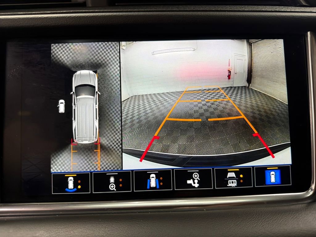 Used 2022 GMC Yukon Denali w/ Denali Premium Package image 25