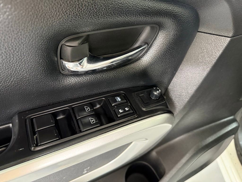 Used 2018 Nissan Titan SV RWD image 12