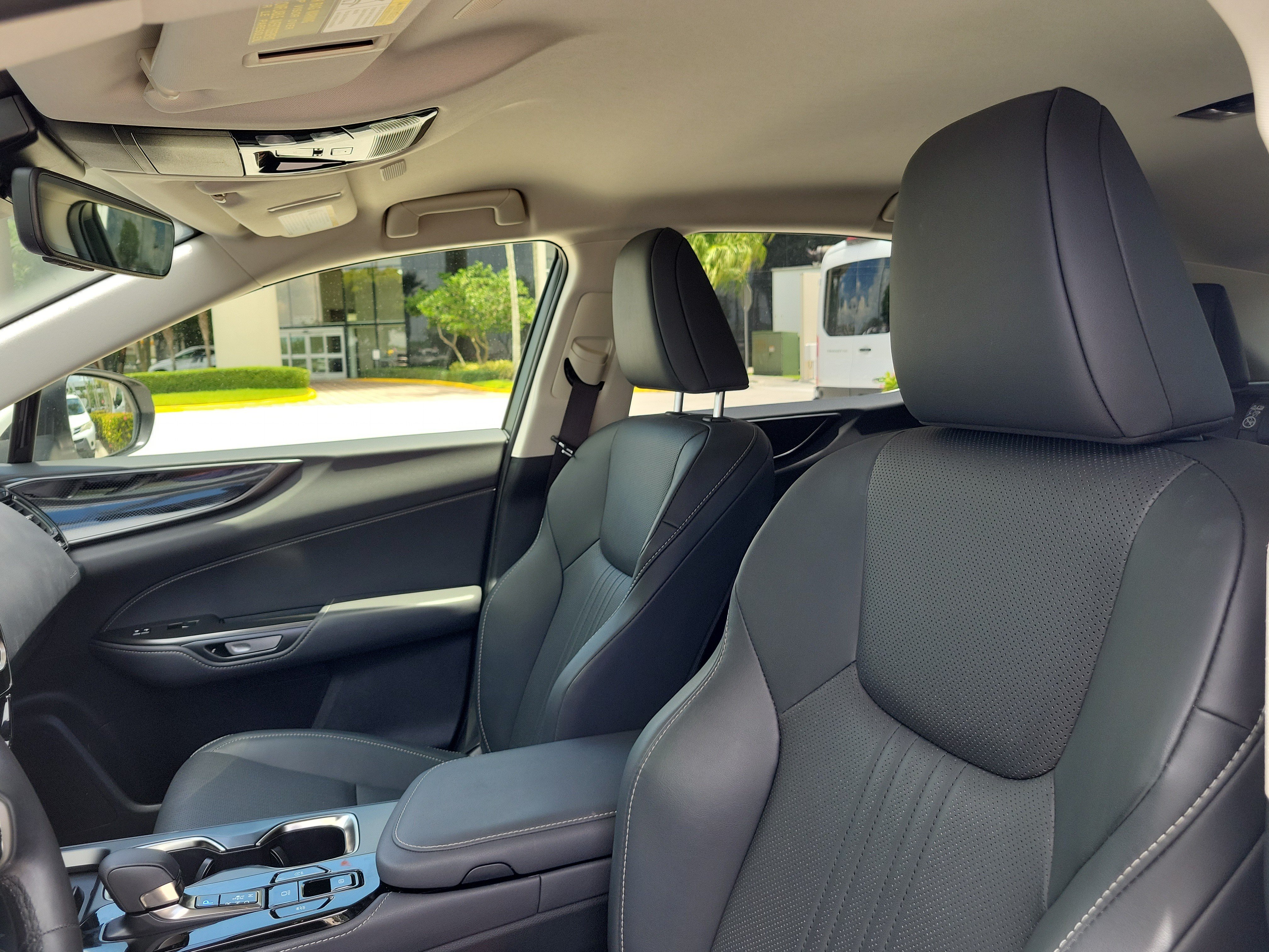 Used 2025 Lexus NX 250 FWD w/ Accessory Package (K3) image 18