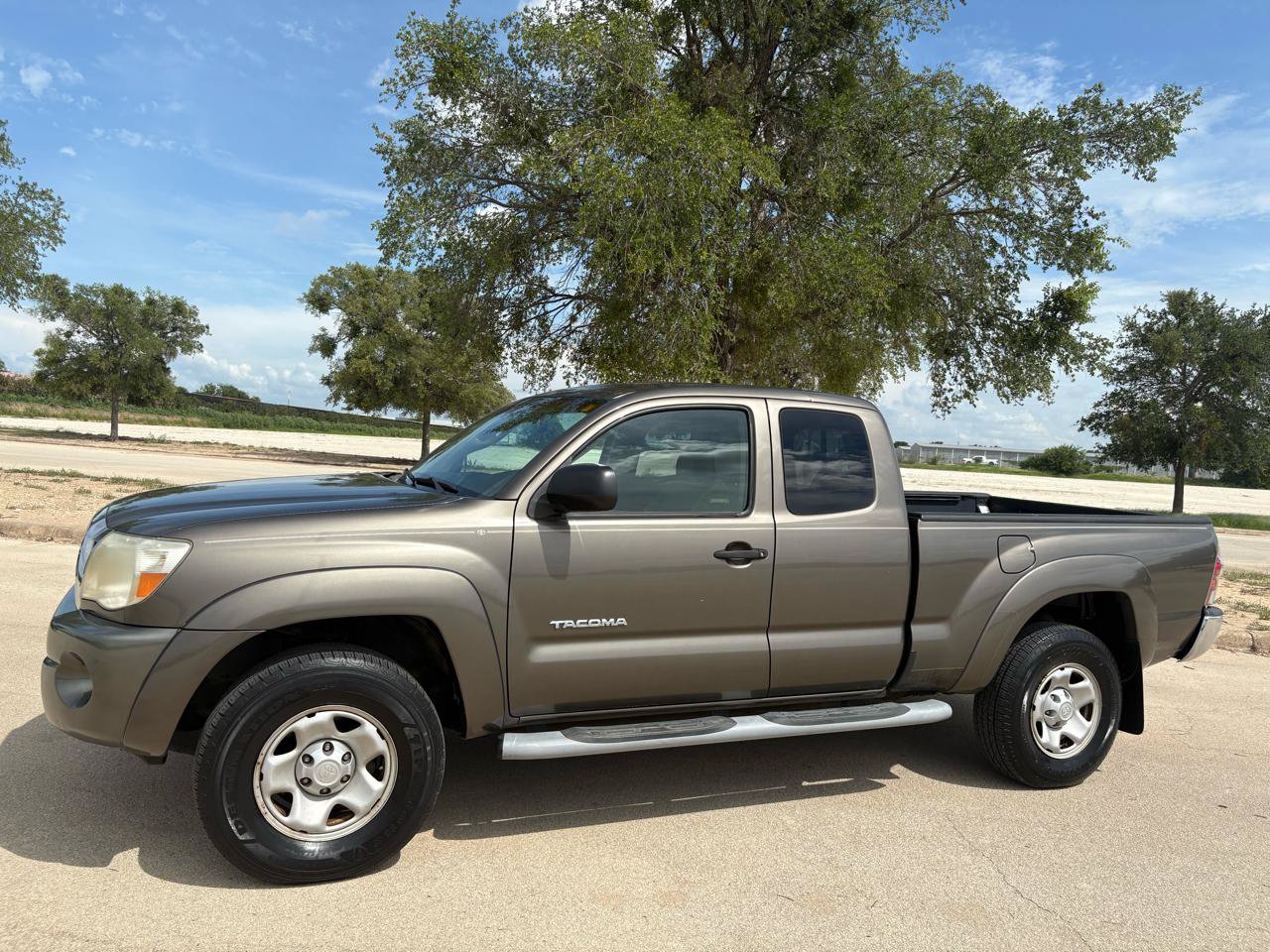 Used 2009 Toyota Tacoma PreRunner RWD image 2