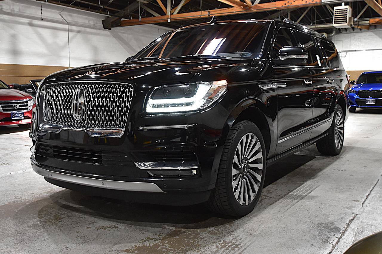Used 2018 Lincoln Navigator L Reserve w/ Technology Package AWD/4WD image 3