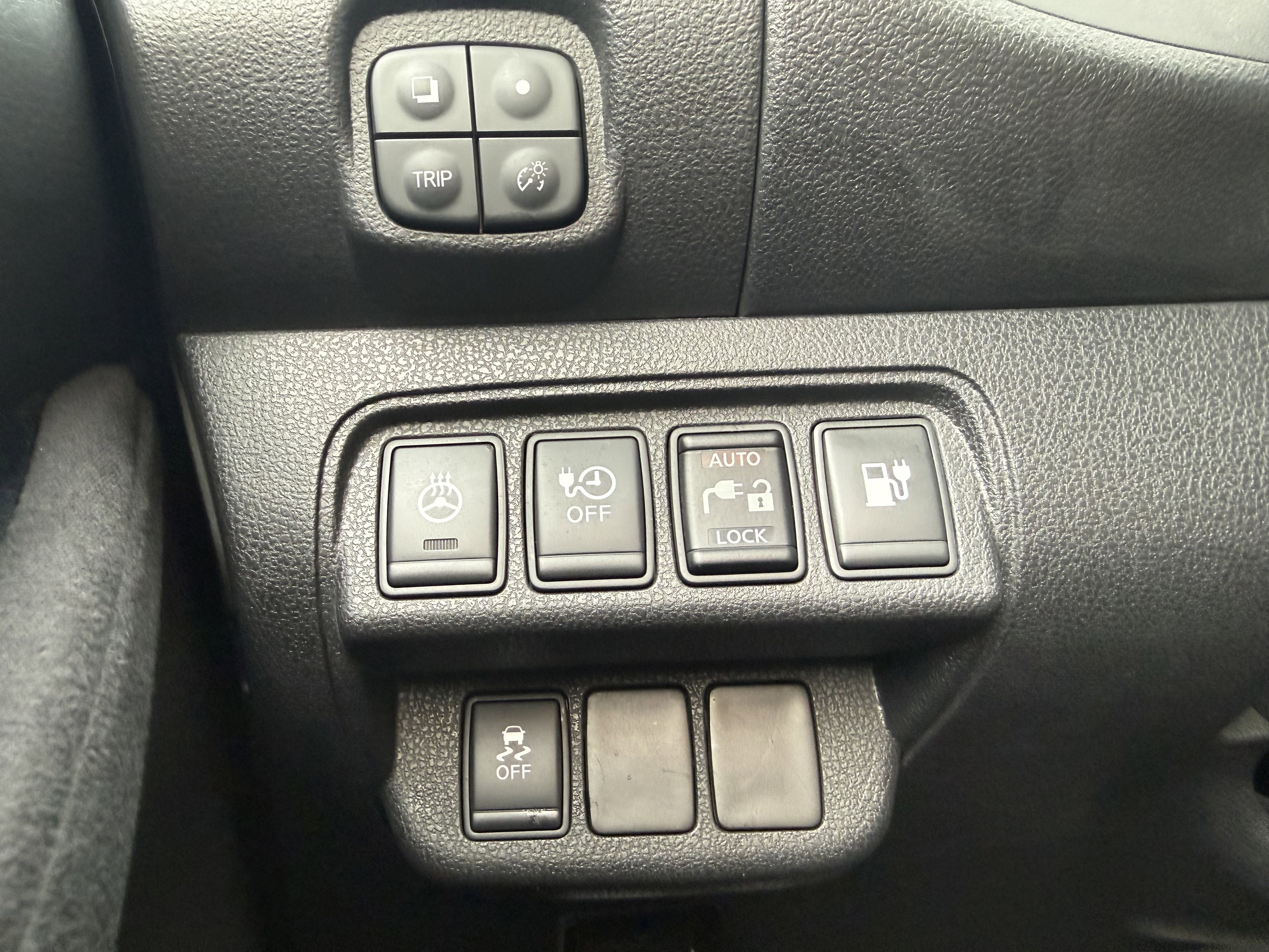 Used 2017 Nissan Leaf SV w/ Protection Package image 24