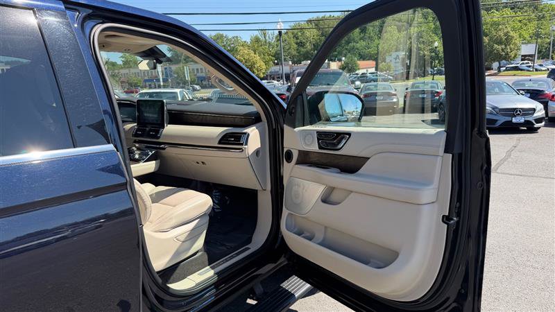 Used 2021 Lincoln Navigator Reserve w/ Luxury Package AWD/4WD image 33