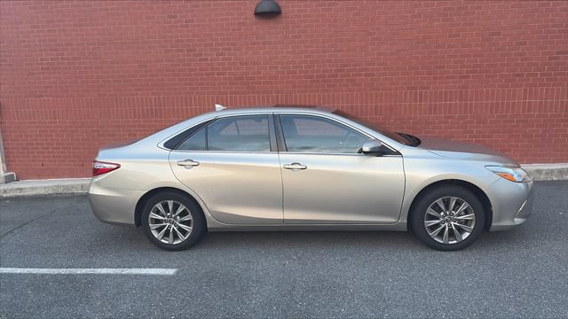 Used 2017 Toyota Camry XLE w/ Moonroof Package FWD image 2