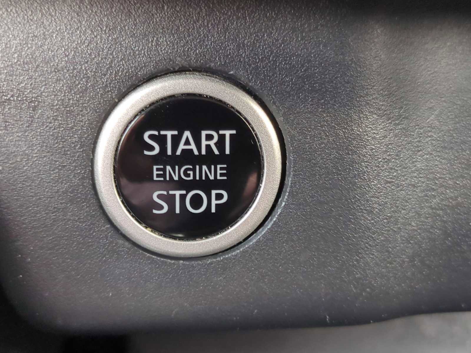 Used 2023 Nissan Rogue SV image 16