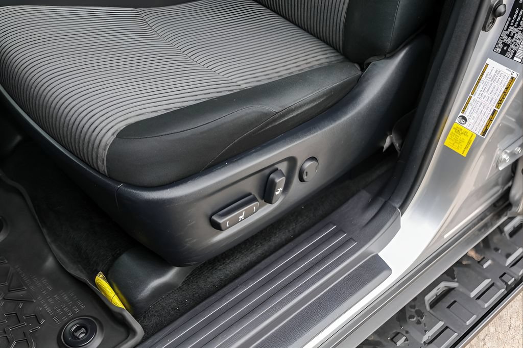 Used 2022 Toyota 4Runner SR5 AWD/4WD image 8