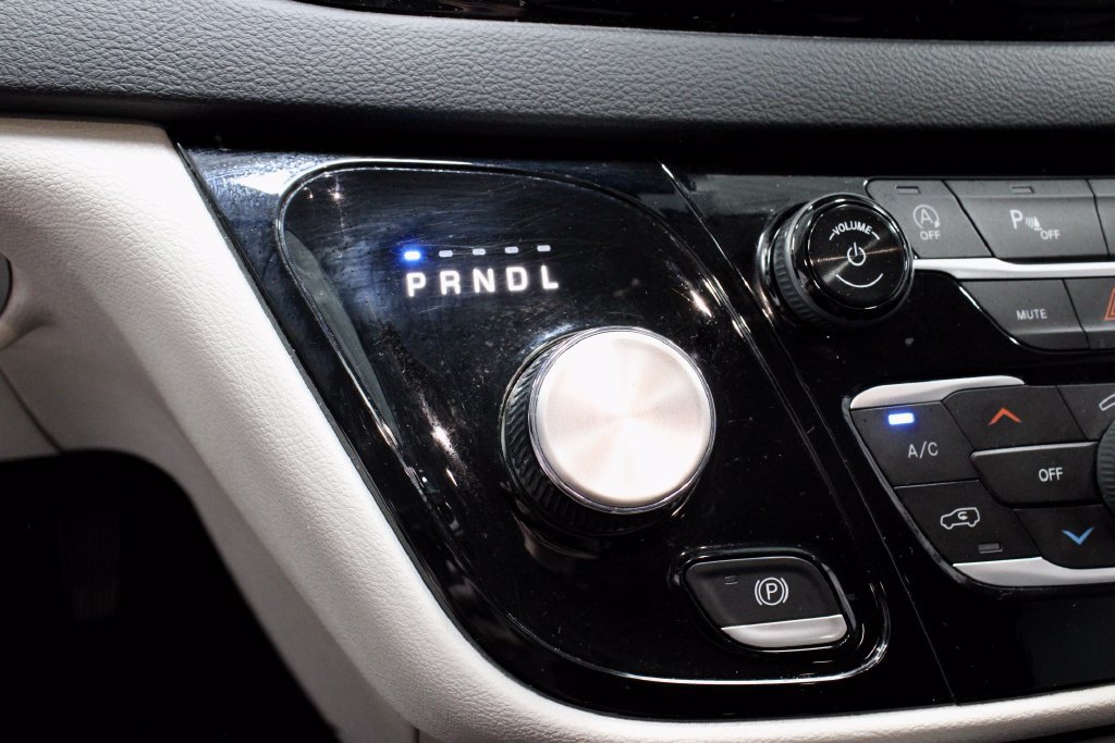 Used 2024 Chrysler Pacifica Touring-L FWD image 35