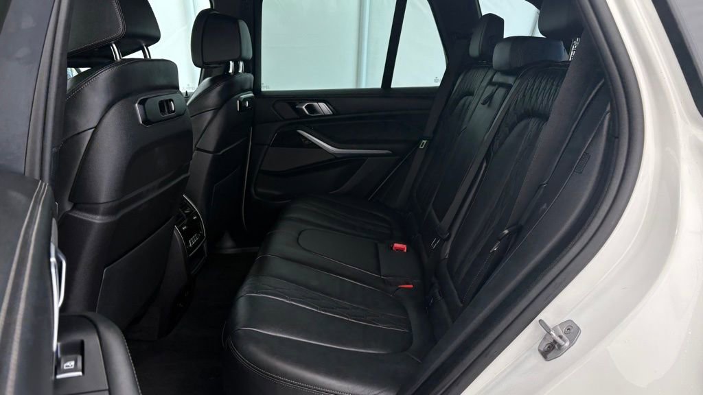 Used 2025 BMW X5 xDrive50e image 21