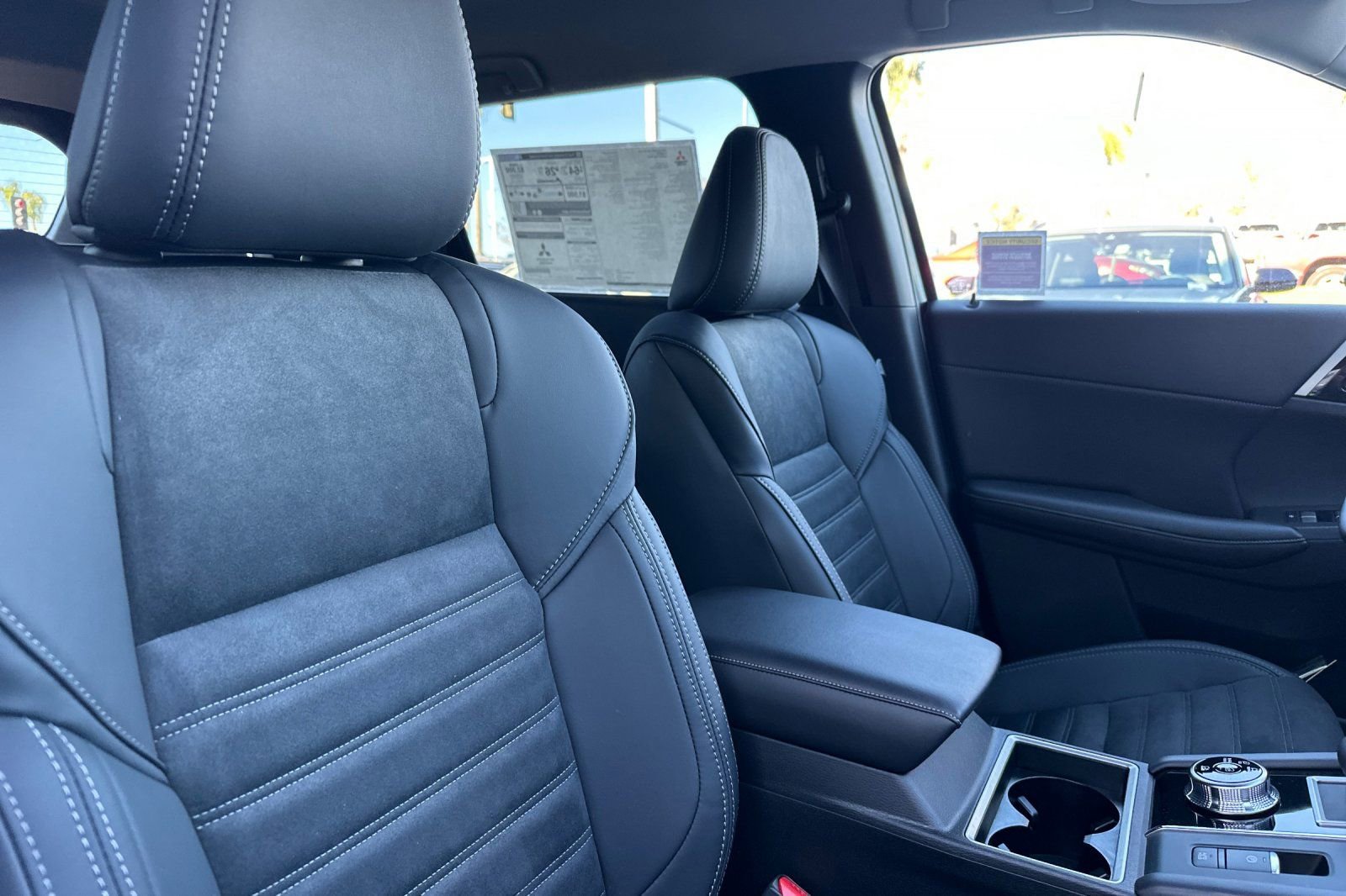 New 2025 Mitsubishi Outlander SE image 16