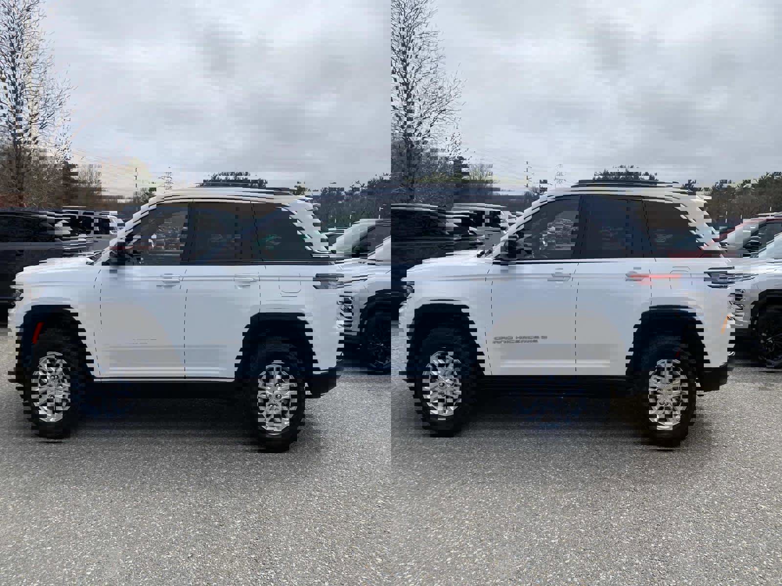 Certified 2025 Jeep Grand Cherokee Laredo w/ Luxury Tech Group I AWD/4WD image 7