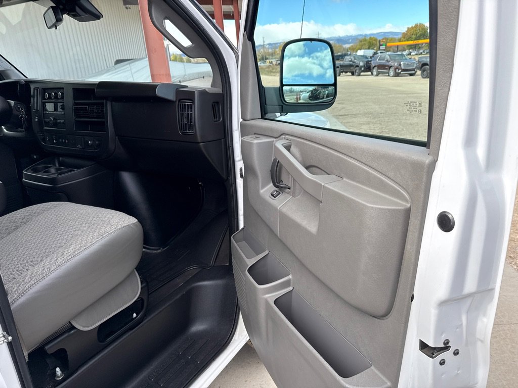 Used 2023 GMC Savana 3500 LT RWD image 16