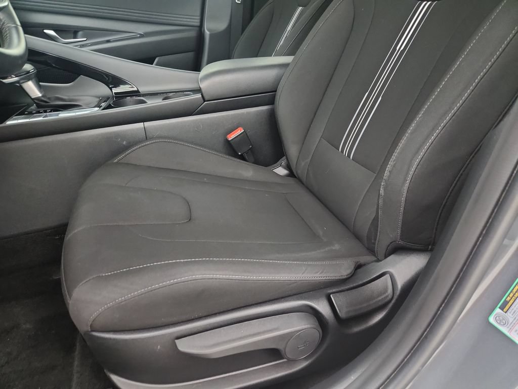 Used 2025 Hyundai Elantra SEL FWD image 21