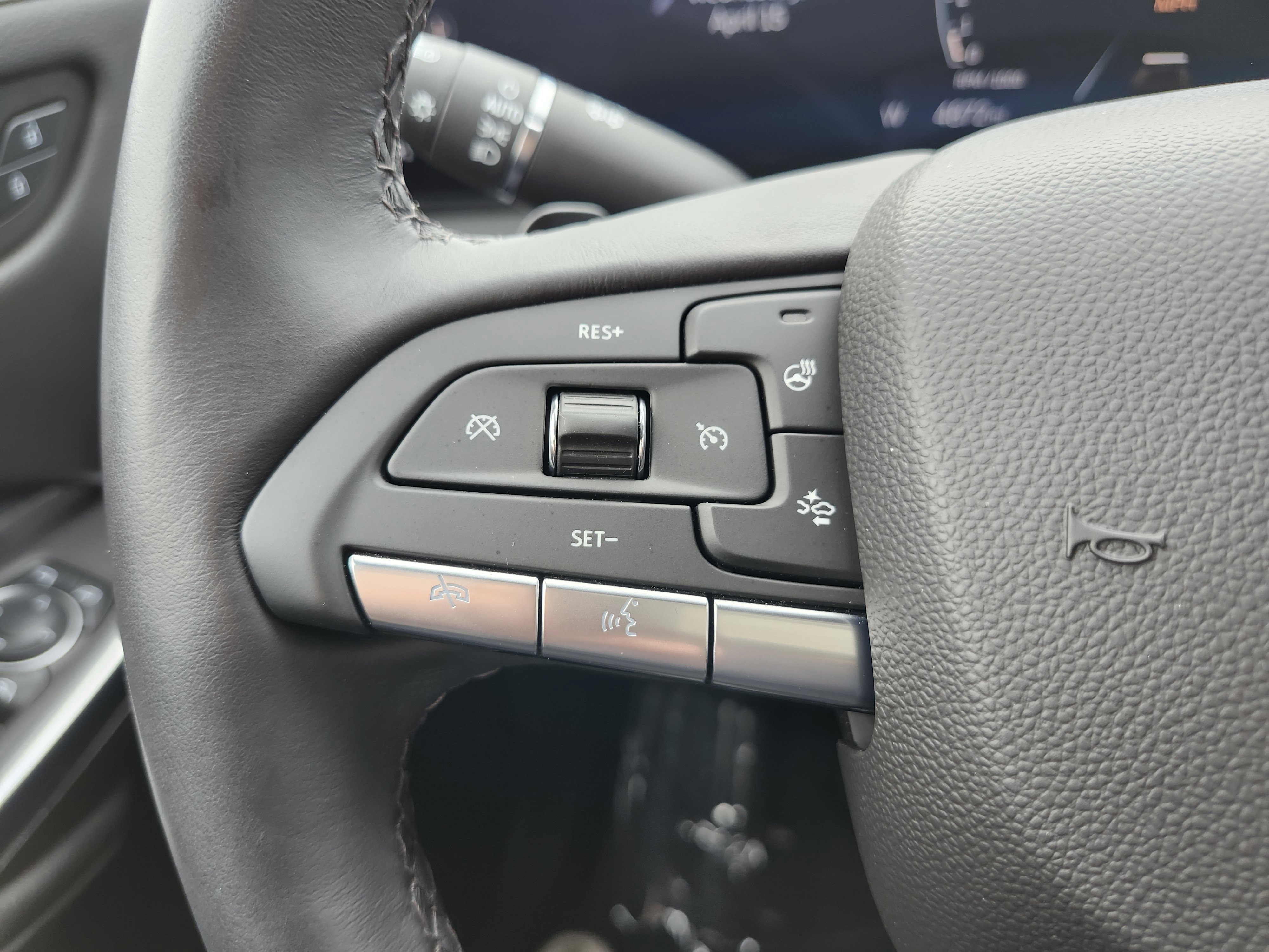 Used 2024 Cadillac XT4 Premium Luxury w/ Technology Package FWD image 37