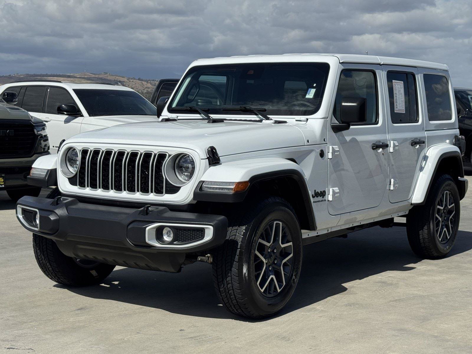 Used 2025 Jeep Wrangler Unlimited Sahara AWD/4WD image 4