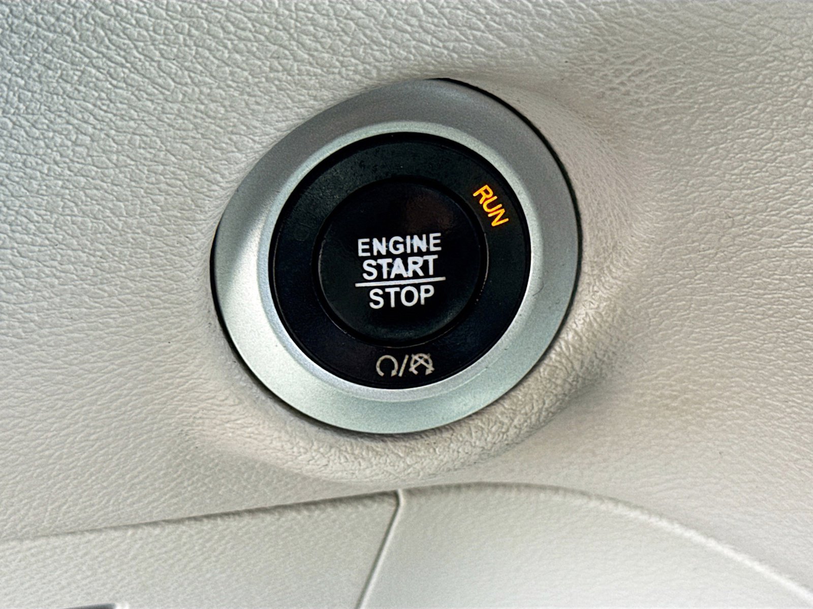 Used 2017 Chrysler Pacifica Touring-L FWD image 9