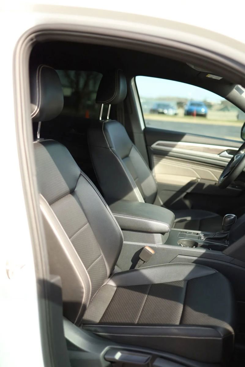 Used 2022 Volkswagen Atlas Cross Sport SE image 45