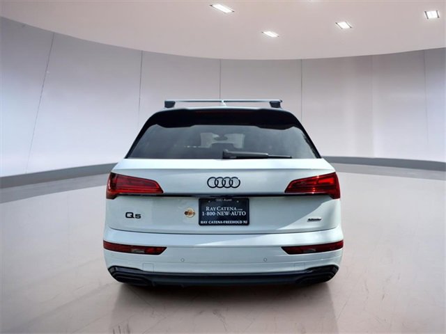 Certified 2025 Audi Q5 2.0T Premium w/ Convenience Plus Package image 3