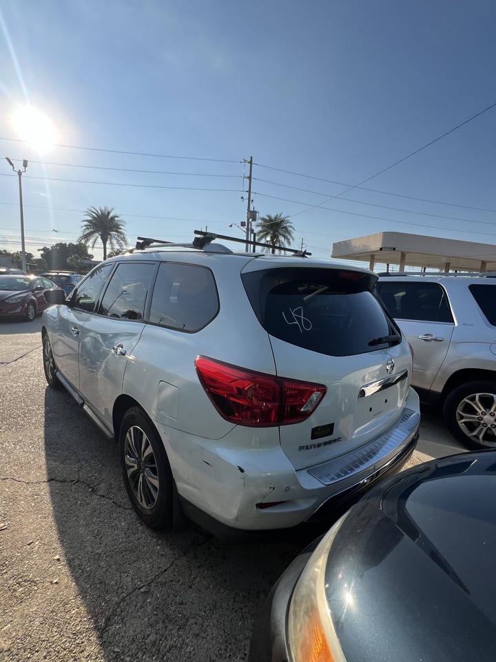 Used 2017 Nissan Pathfinder SL FWD image 5
