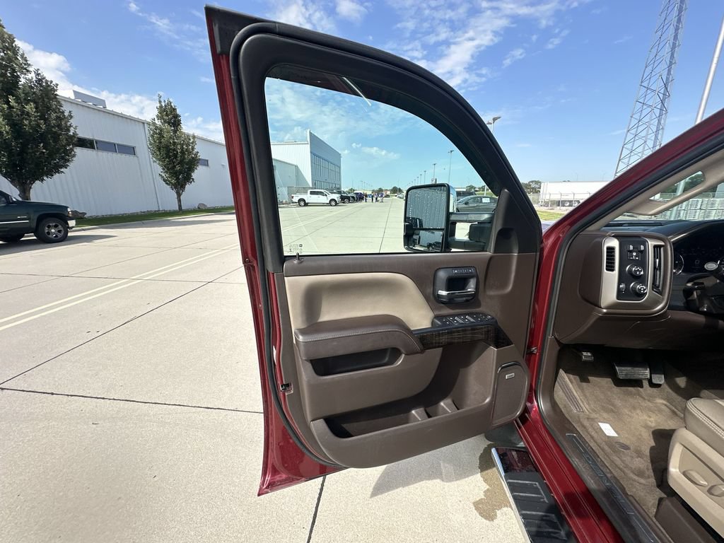 Certified 2015 GMC Sierra 2500 Denali w/ Duramax Plus Package AWD/4WD image 23