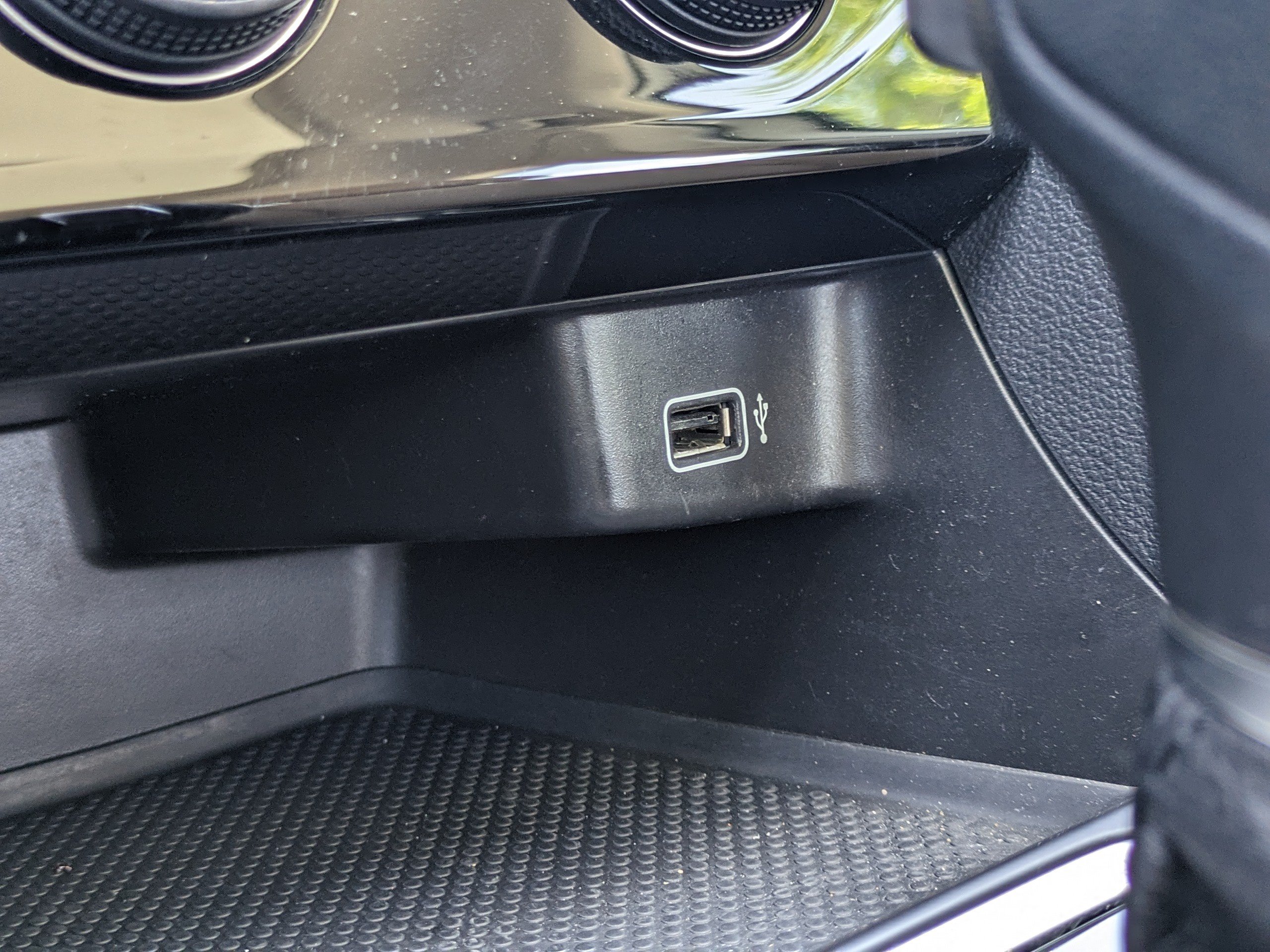 Used 2019 Volkswagen Jetta SE w/ Cold Weather Package FWD image 29