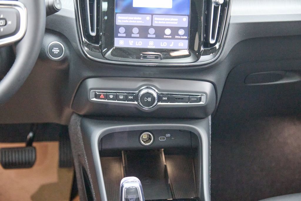 New 2026 Volvo XC40 B5 Ultra w/ Climate Package image 28