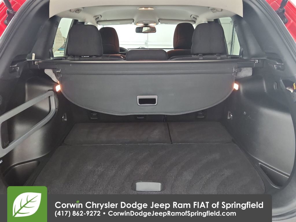 Certified 2018 Jeep Cherokee Latitude w/ Altitude Package FWD image 29