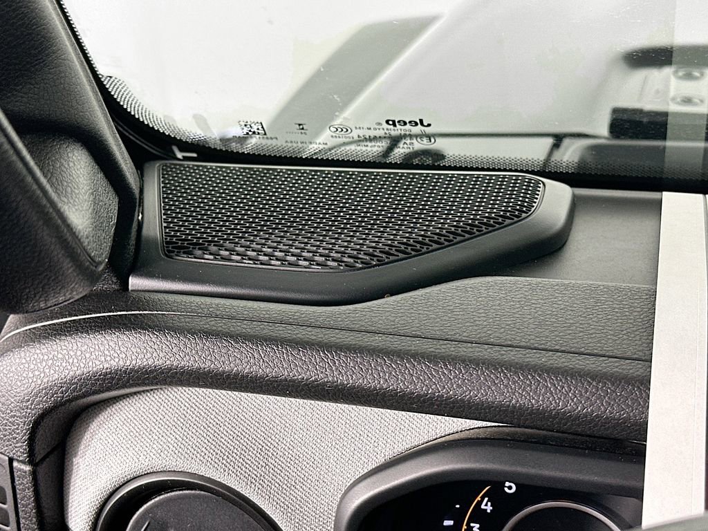 Certified 2024 Jeep Gladiator Sport image 29