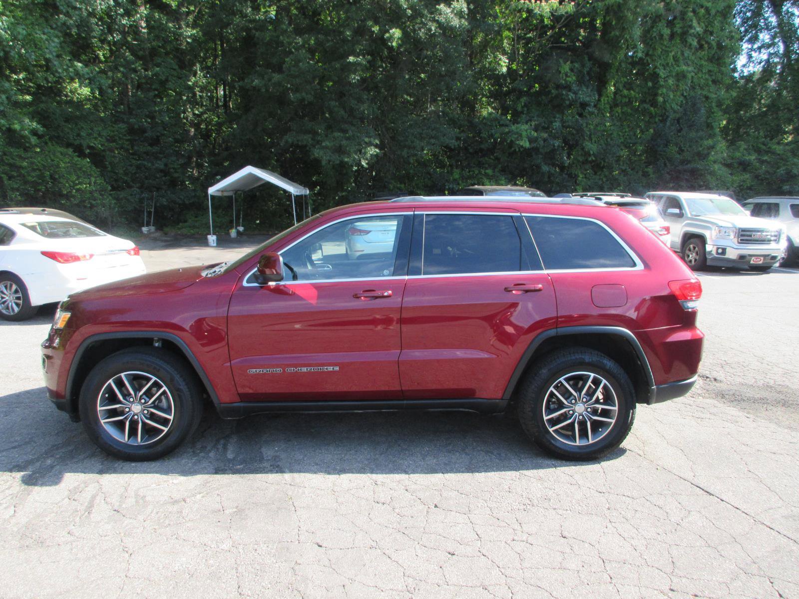 Used 2018 Jeep Grand Cherokee Laredo AWD/4WD image 8