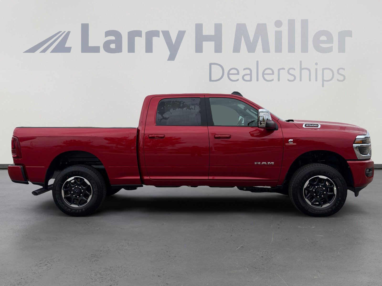 New 2026 RAM 2500 Laramie AWD/4WD image 7