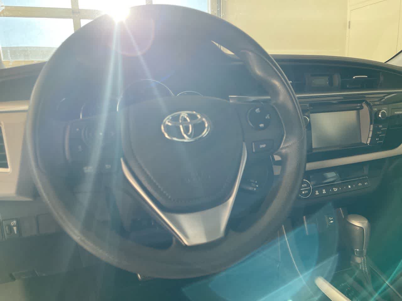 Used 2015 Toyota Corolla LE FWD image 14