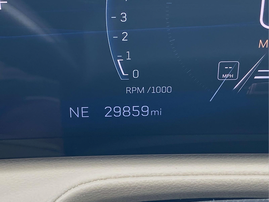 Used 2025 Cadillac XT4 Premium Luxury FWD image 24