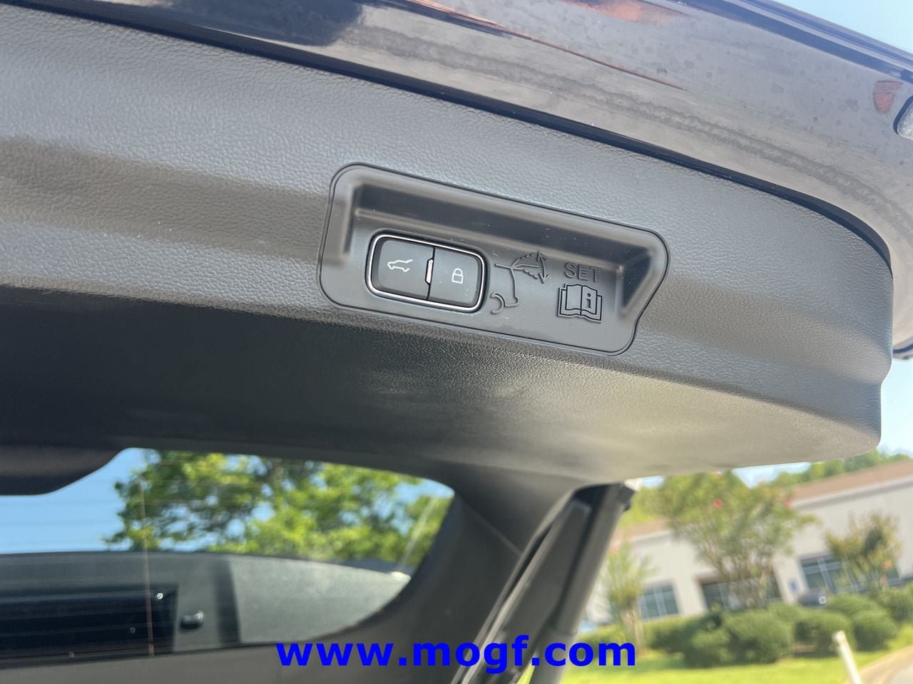Used 2022 Ford Explorer XLT w/ Equipment Group 202A AWD/4WD image 25