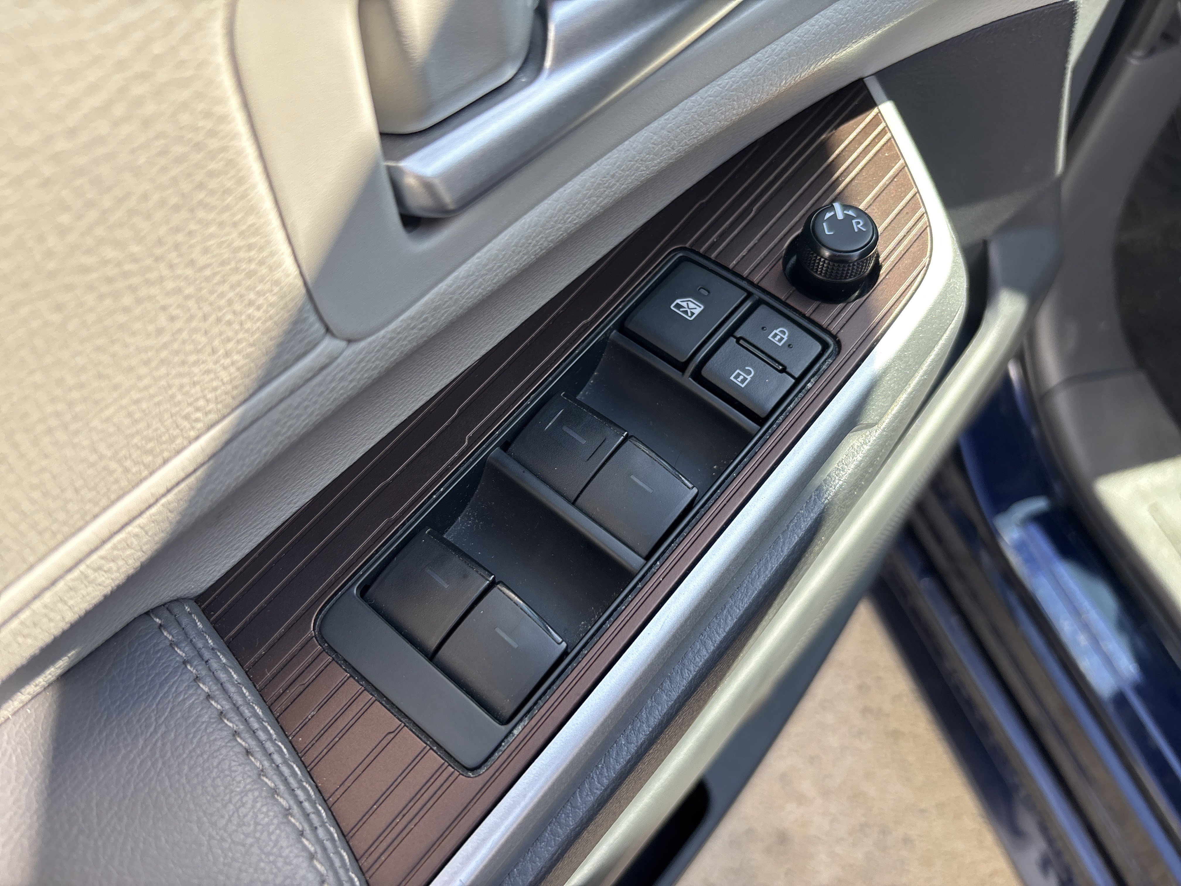 Used 2022 Toyota Sienna XLE FWD image 13