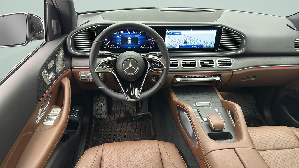 Used 2025 Mercedes-Benz GLE 450e 4MATIC image 11