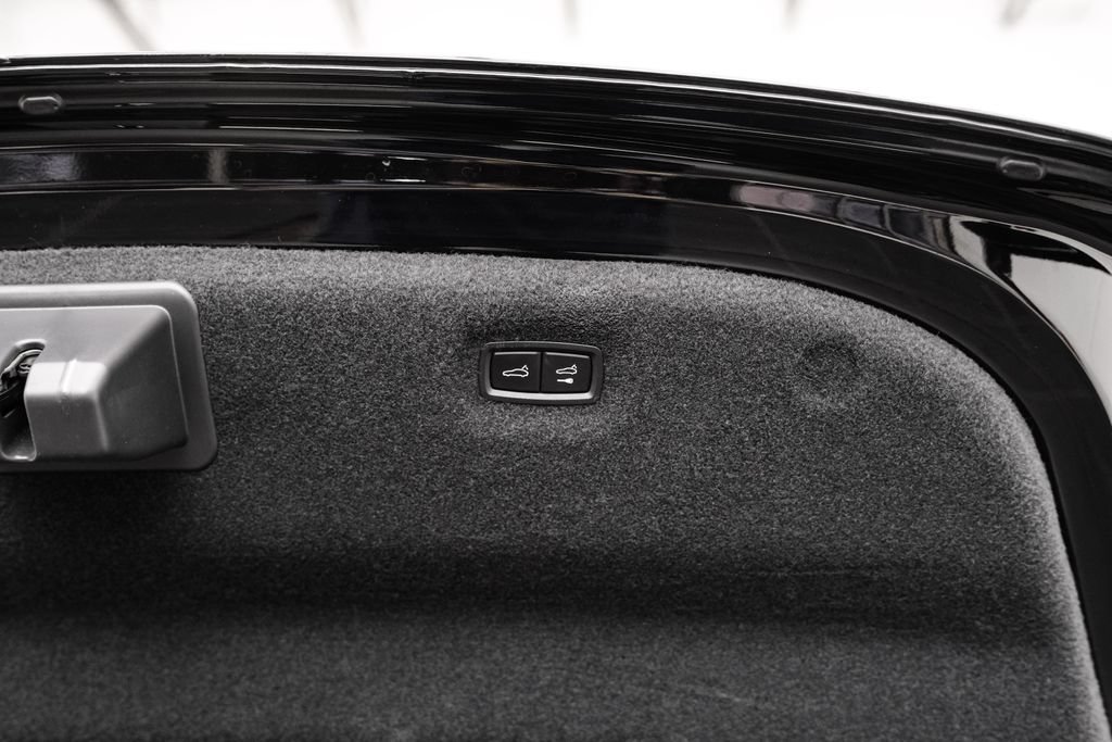 Used 2025 Porsche Taycan RWD image 46
