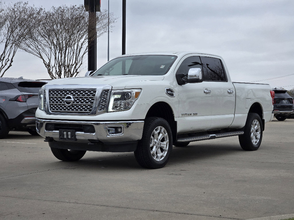 Used 2017 Nissan Titan SL image 2
