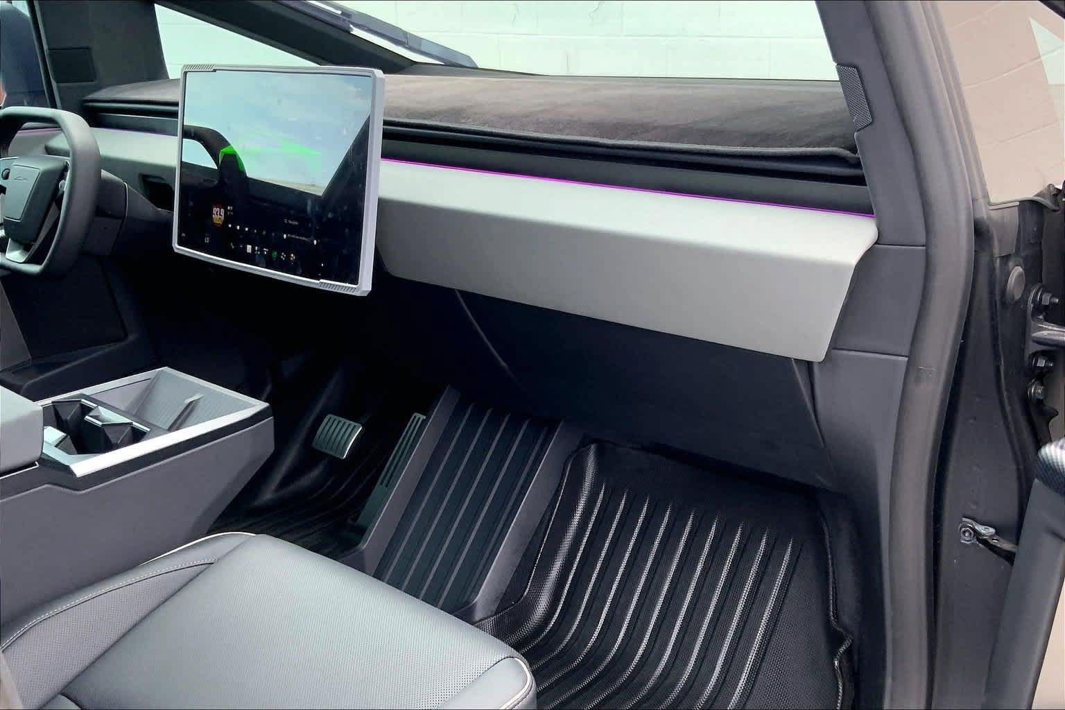 Used 2024 Tesla Cybertruck AWD Crew Cab image 23