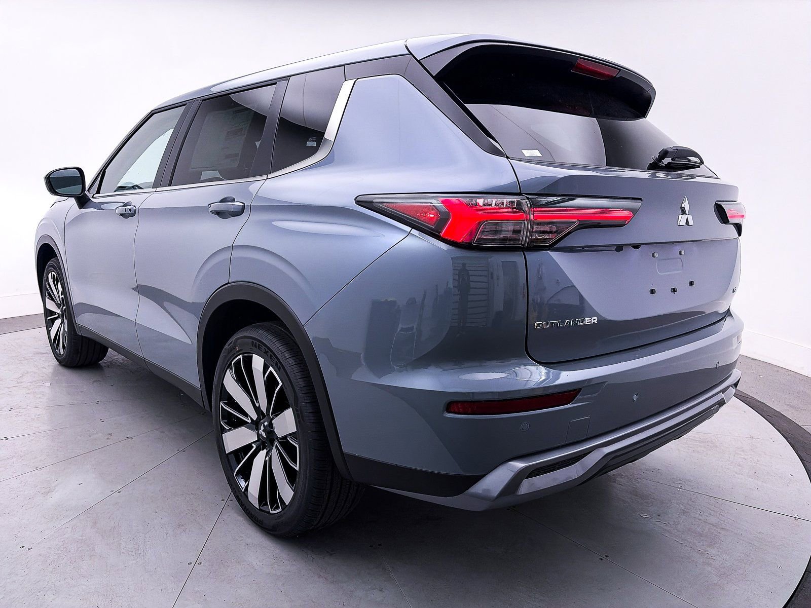 New 2026 Mitsubishi Outlander SE AWD/4WD image 4