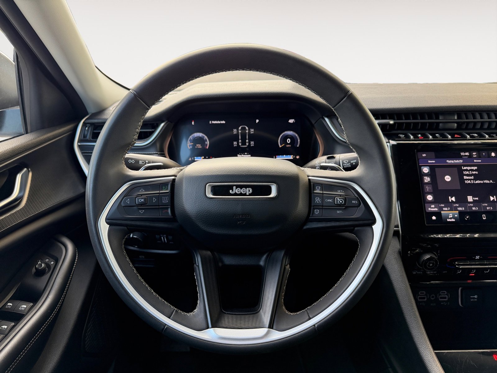 Used 2023 Jeep Grand Cherokee L Laredo image 14