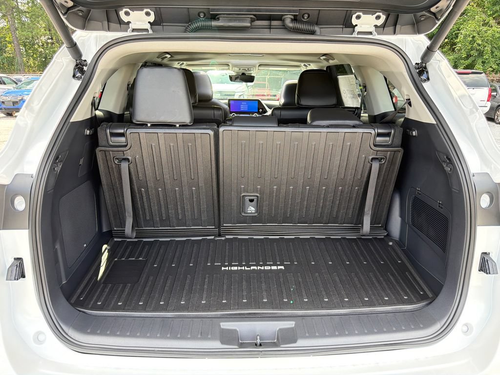 New 2026 Toyota Highlander AWD image 22